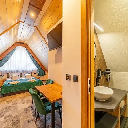 Folk Prestige Bed & Breakfast 3*