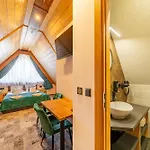 Folk Prestige Bed & Breakfast 3*