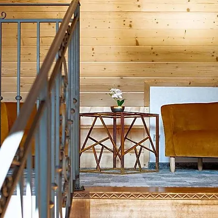 Folk Prestige Bed & Breakfast